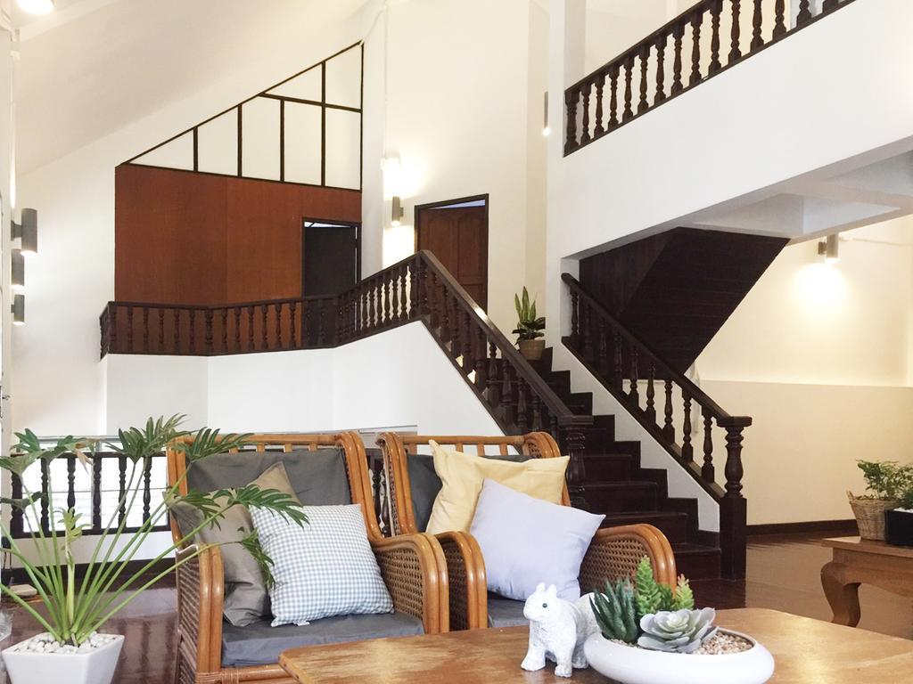 Squirrel Hostel Chiang Mai Bagian luar foto